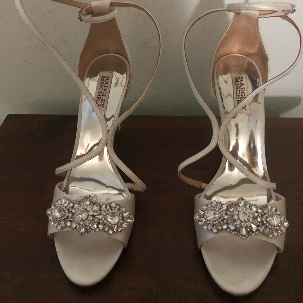 Badgley Mischka Heels Size 9, slightly off white